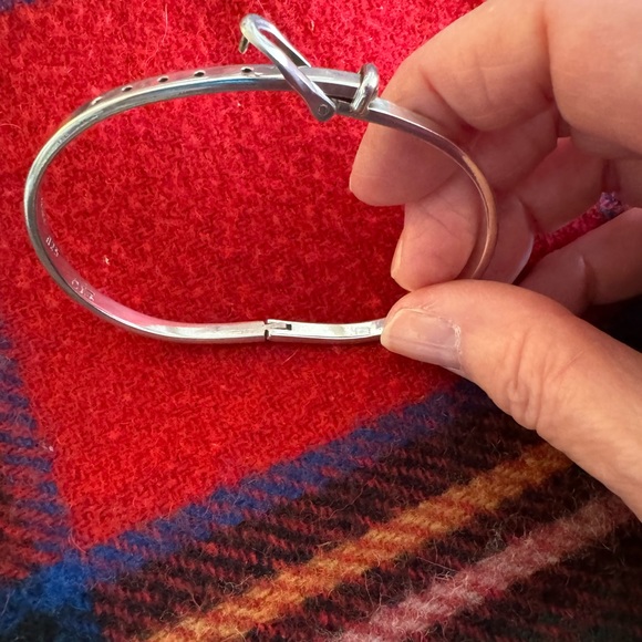 Novelty oval shaped, adjustable, hinged SS “belt” bracelet handmade in Mexico - Picture 3 of 7